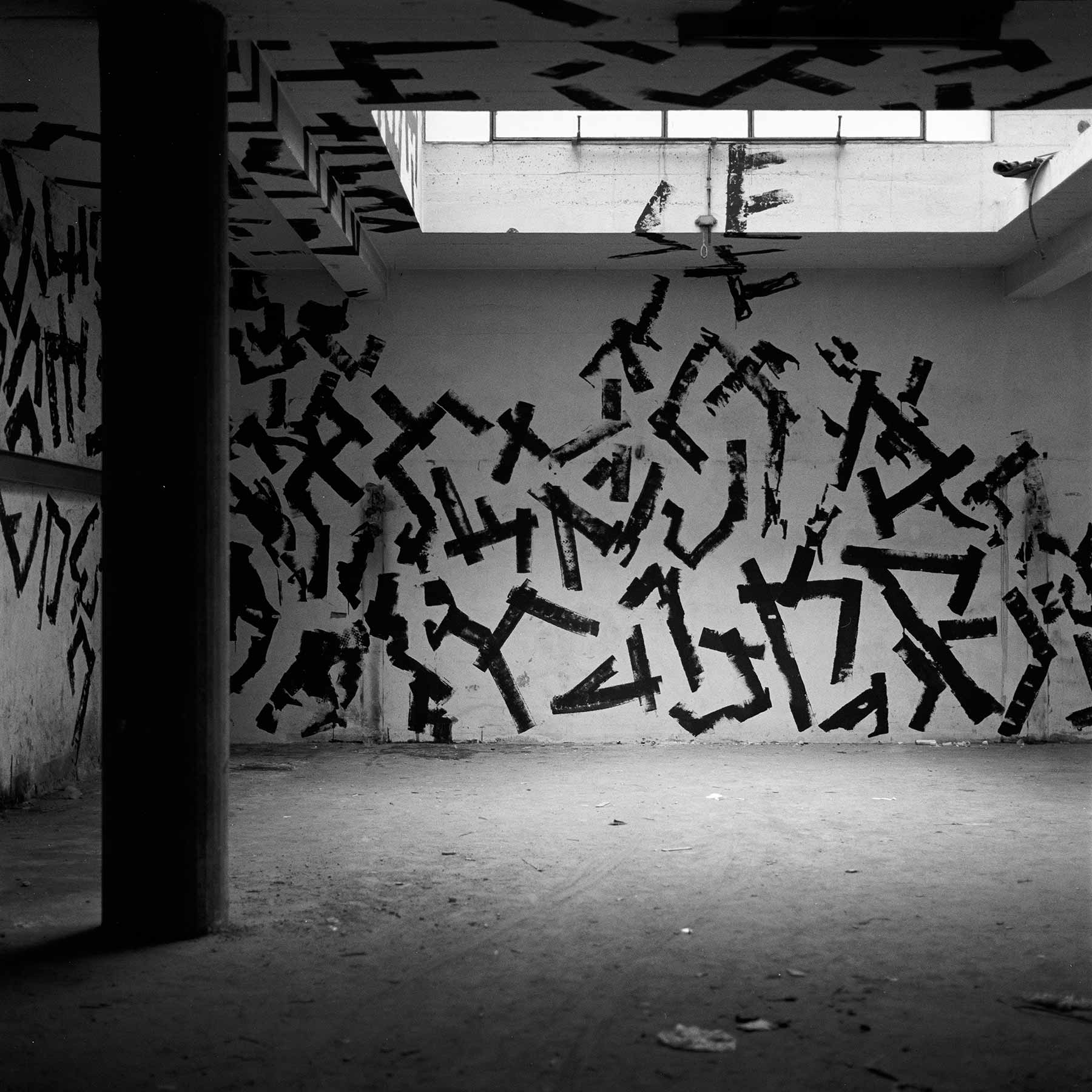 Lignes peintes sur les murs d'un entrepôt – Les Acacias, Geneva, Suisse, 1984