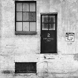 Porte au milieu d'un mur – Arts District, Los Angeles, Californie, 1983