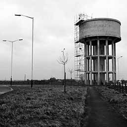 Château d'eau et station-service – Malmesbury, Angleterre, 1980